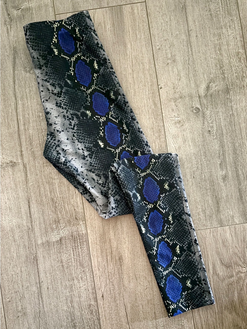 Versace Python Print Leggings - Picture 3 of 5